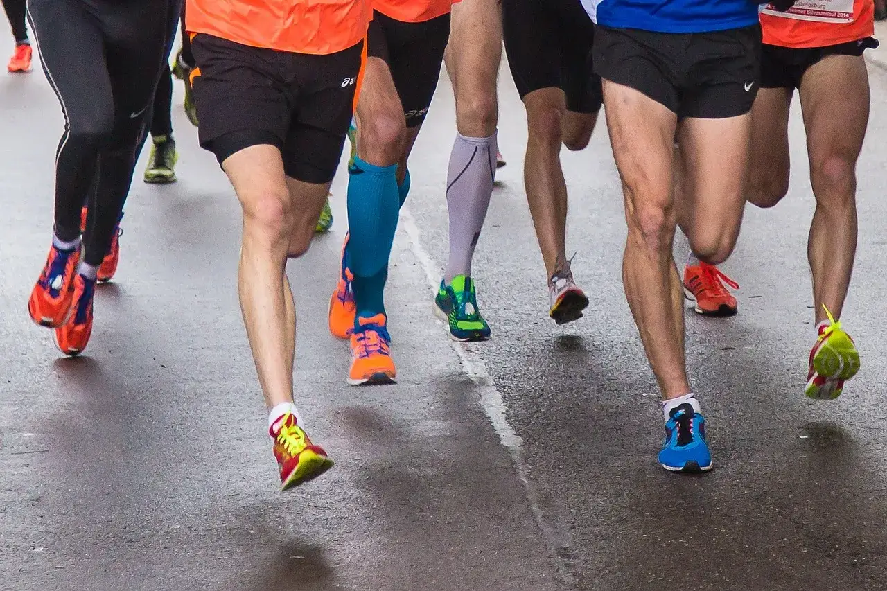 average marathon time differs for men and women runners